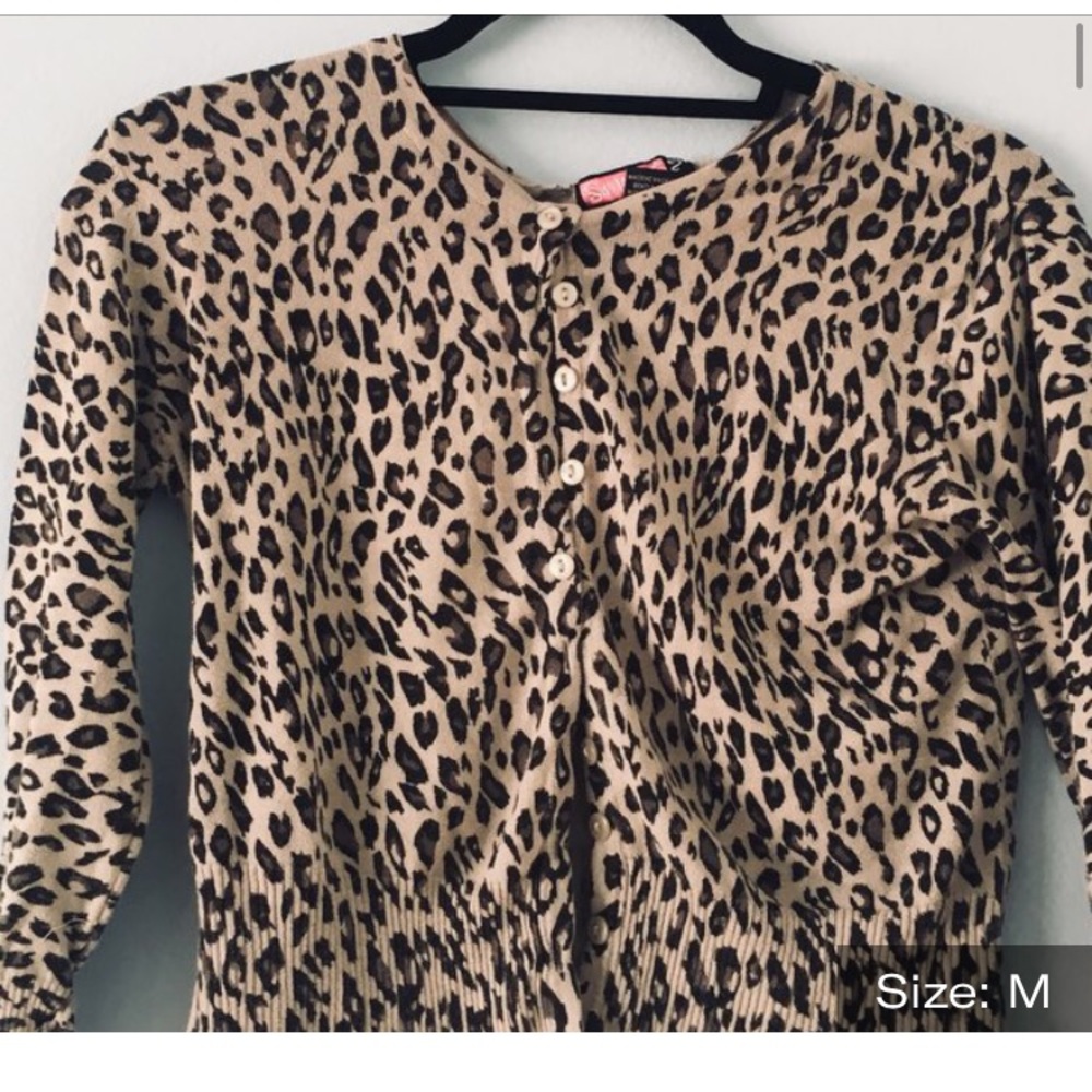 90’s/y2k grey and black cheetah print cardigan